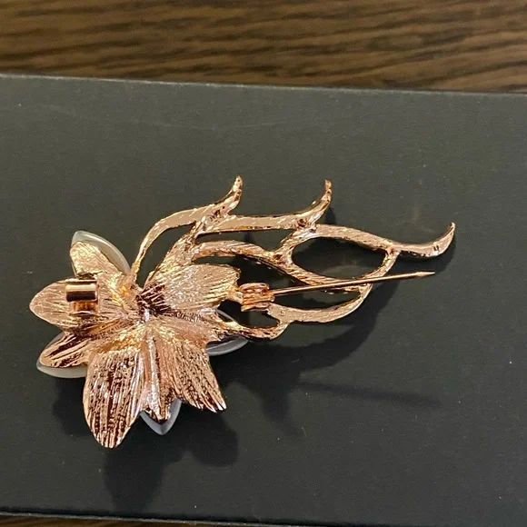 Pin - Picture 2 of 7